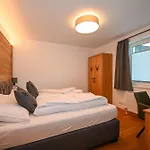 Domizil Thirteen With Sauna And Glacier View By In One Apartment Kaprun